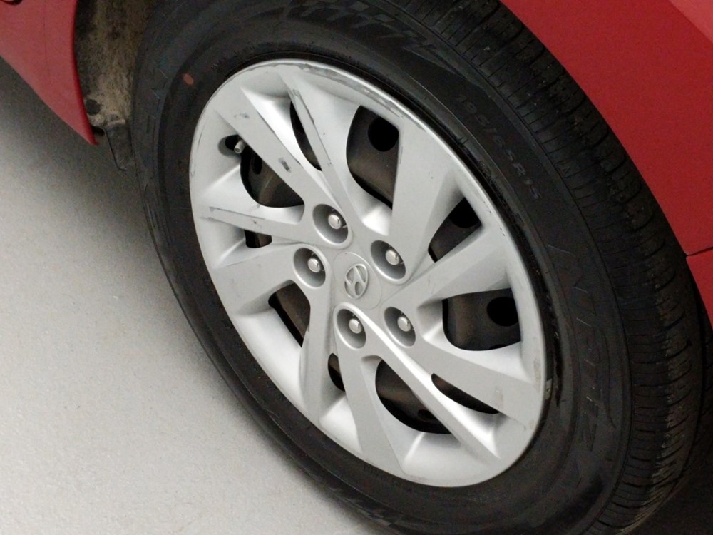 2017 Hyundai Elantra - Wheel