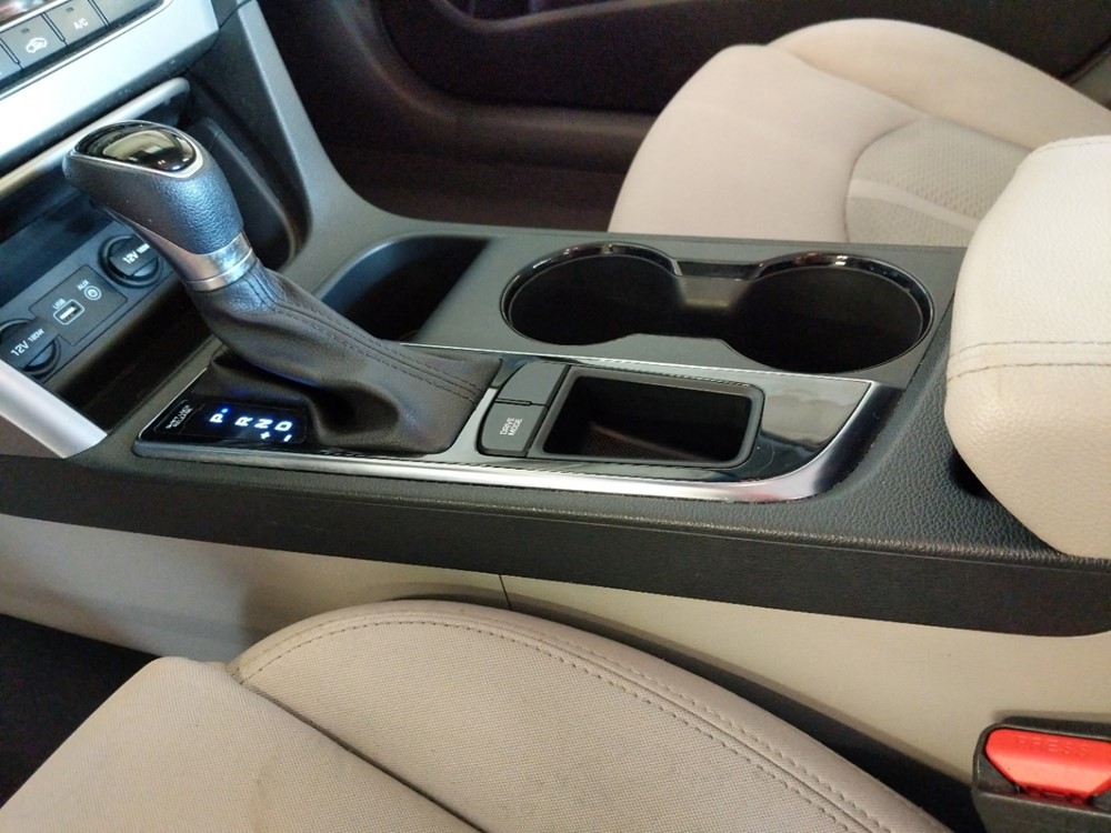 2017 Hyundai Sonata - Center Console/Cup Holders