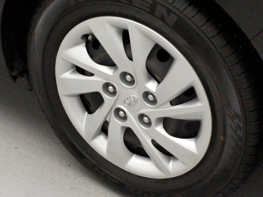 2017 Hyundai Elantra - Wheel