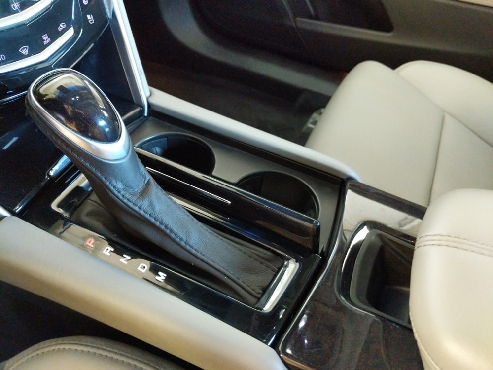 2015 Cadillac XTS - Center Console/Cup Holders