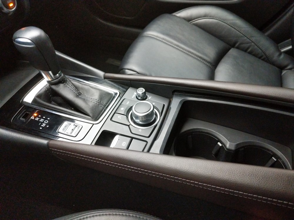 2017 Mazda Mazda3 - Center Console/Cup Holders