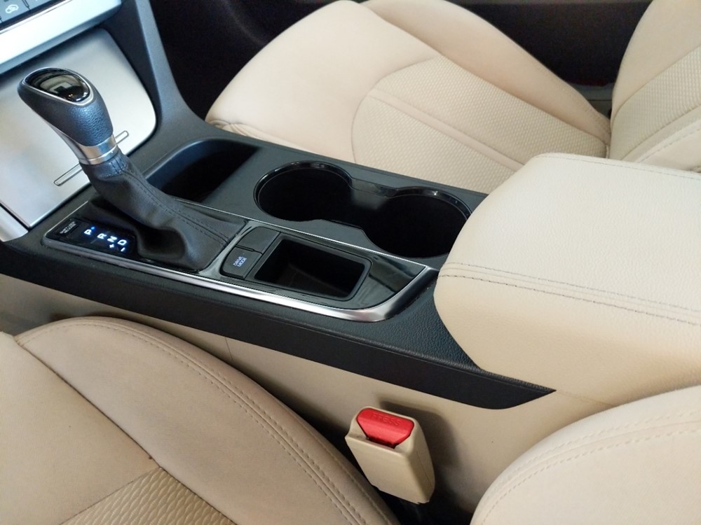 2017 Hyundai Sonata - Center Console/Cup Holders