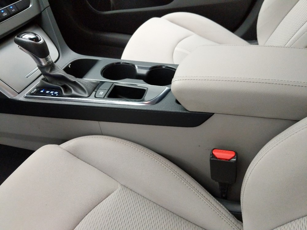 2017 Hyundai Sonata - Center Console/Cup Holders