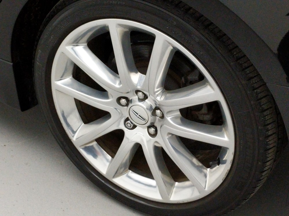 2016 Lincoln MKZ - Wheel