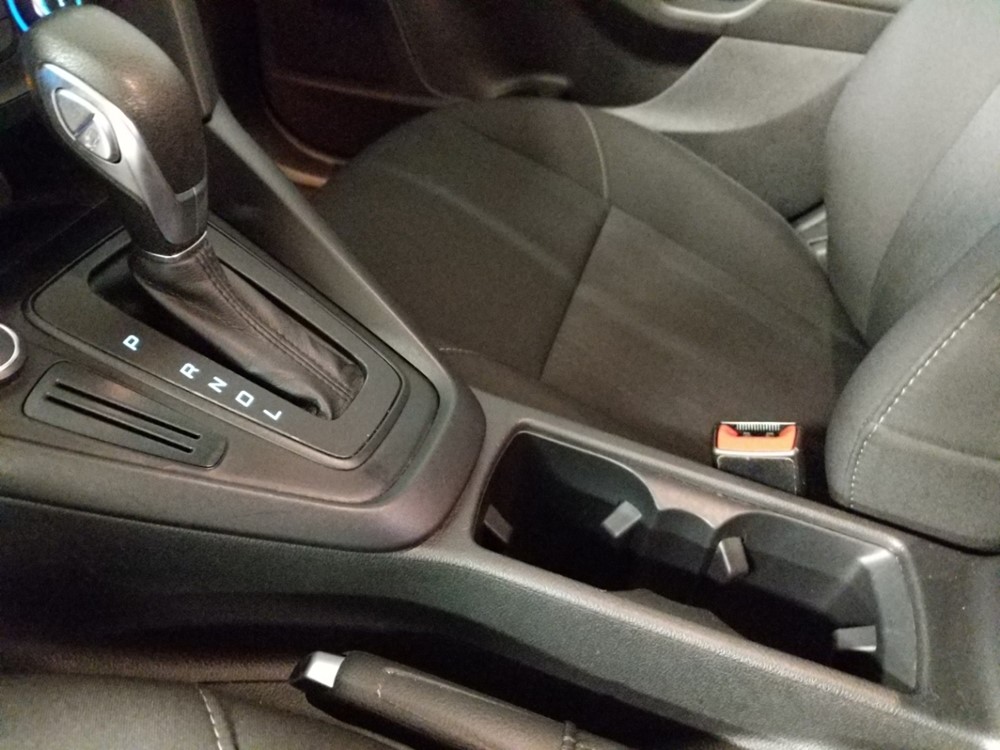 2017 Ford Focus - Center Console/Cup Holders