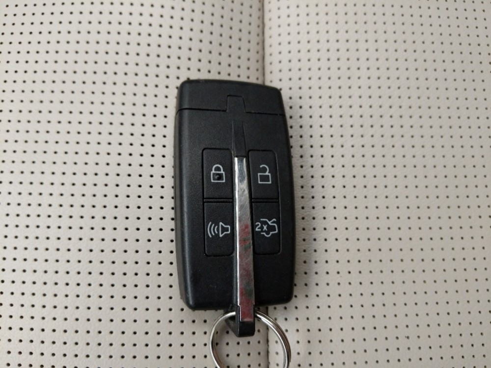 2011 Ford Taurus - Keys