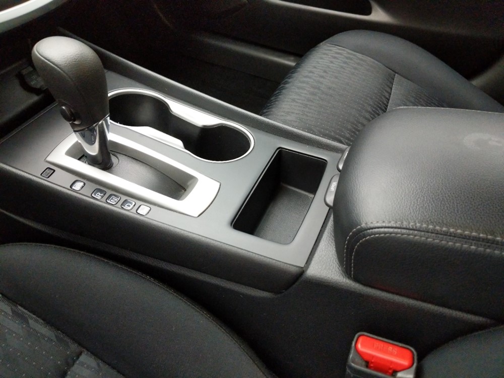 2017 Nissan Altima - Center Console/Cup Holders