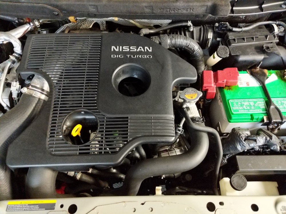2011 Nissan JUKE - Engine