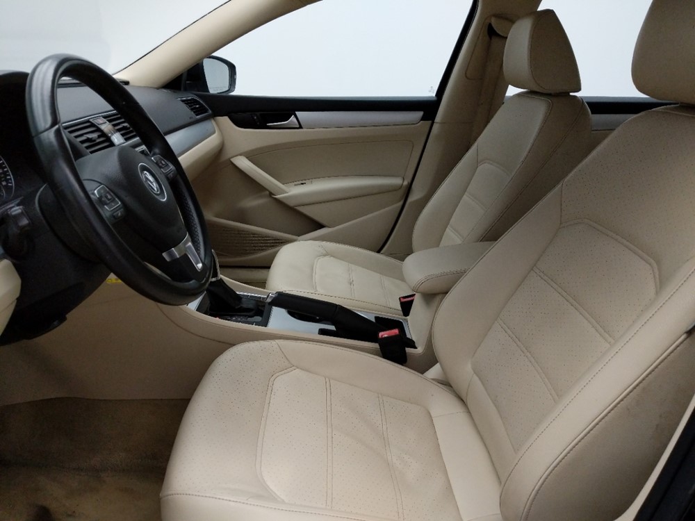 2013 Volkswagen Passat - Driver Front Seat