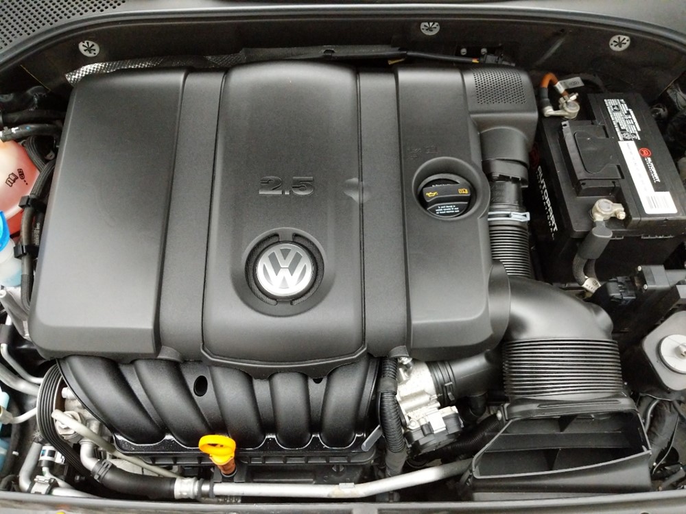 2013 Volkswagen Passat - Engine