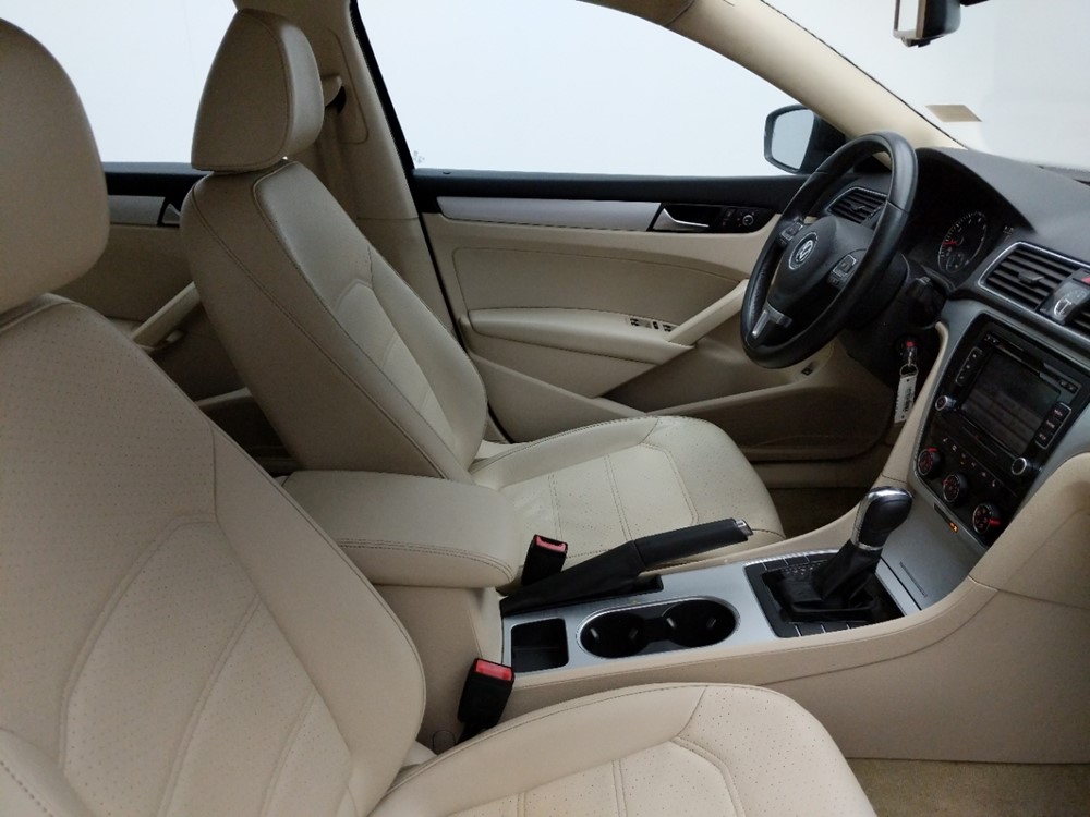 2013 Volkswagen Passat - Passenger Front Seat