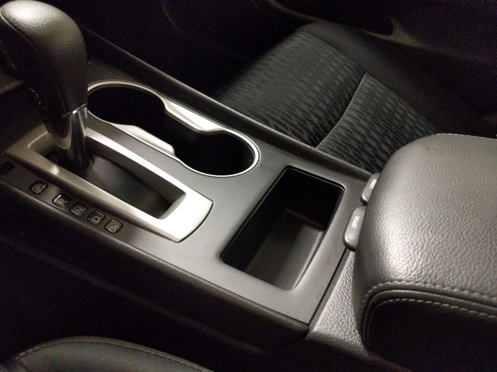 2017 Nissan Altima - Center Console/Cup Holders