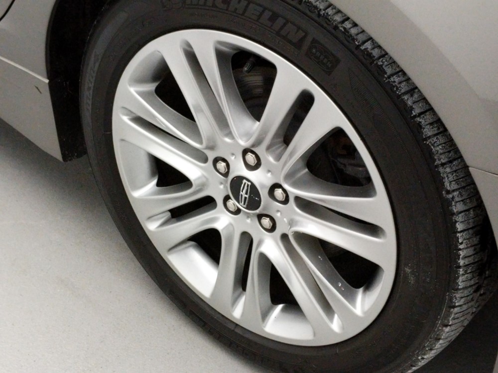 2016 Lincoln MKZ - Wheel