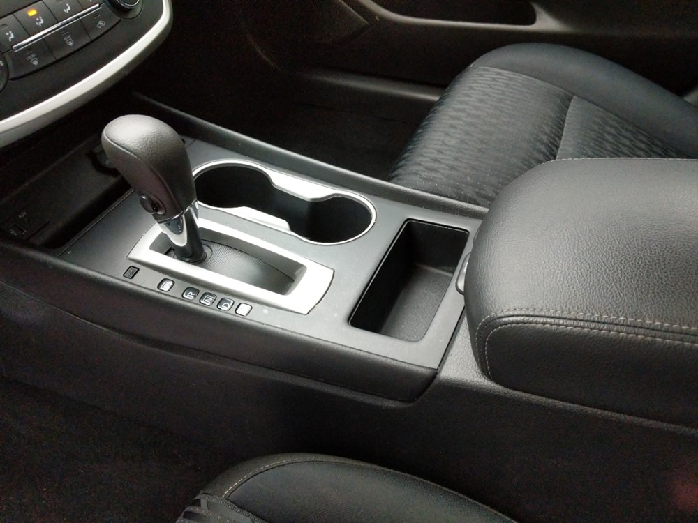 2017 Nissan Altima - Center Console/Cup Holders