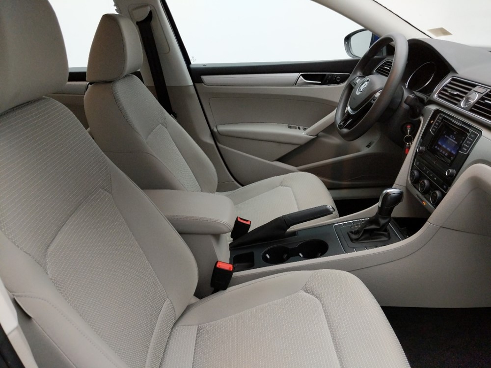 2017 Volkswagen Passat - Passenger Front Seat
