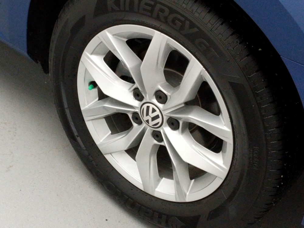 2017 Volkswagen Passat - Wheel