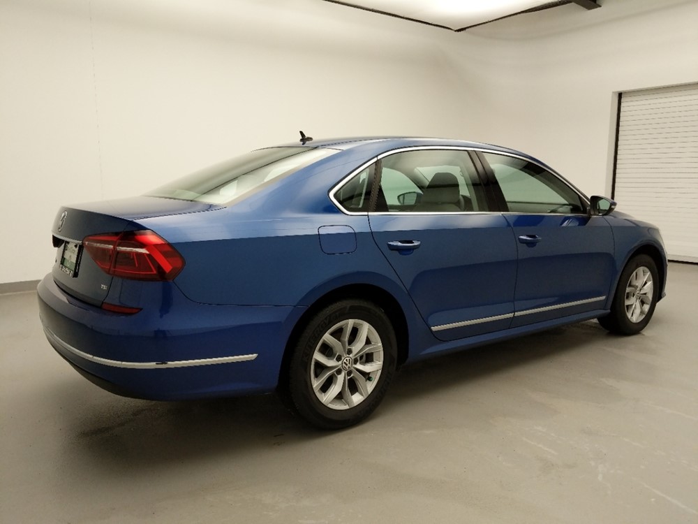 2017 Volkswagen Passat - Passenger Rear Side