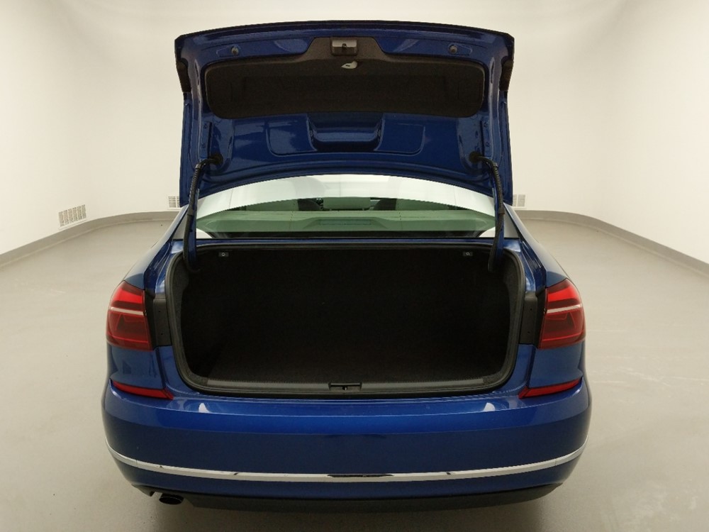 2017 Volkswagen Passat - Trunk