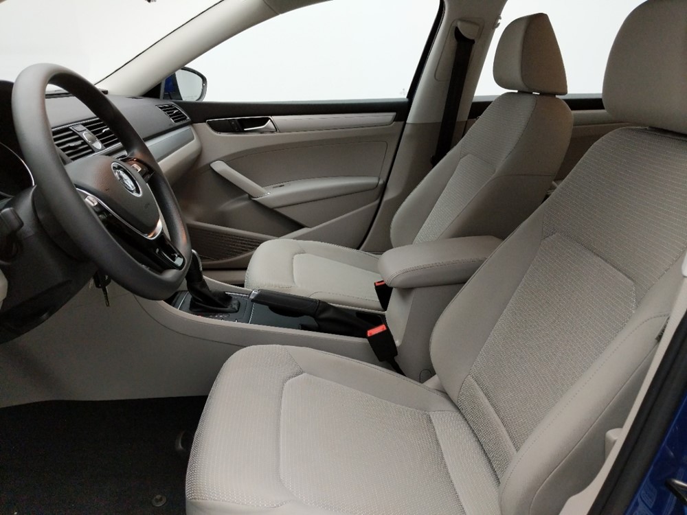 2017 Volkswagen Passat - Driver Front Seat
