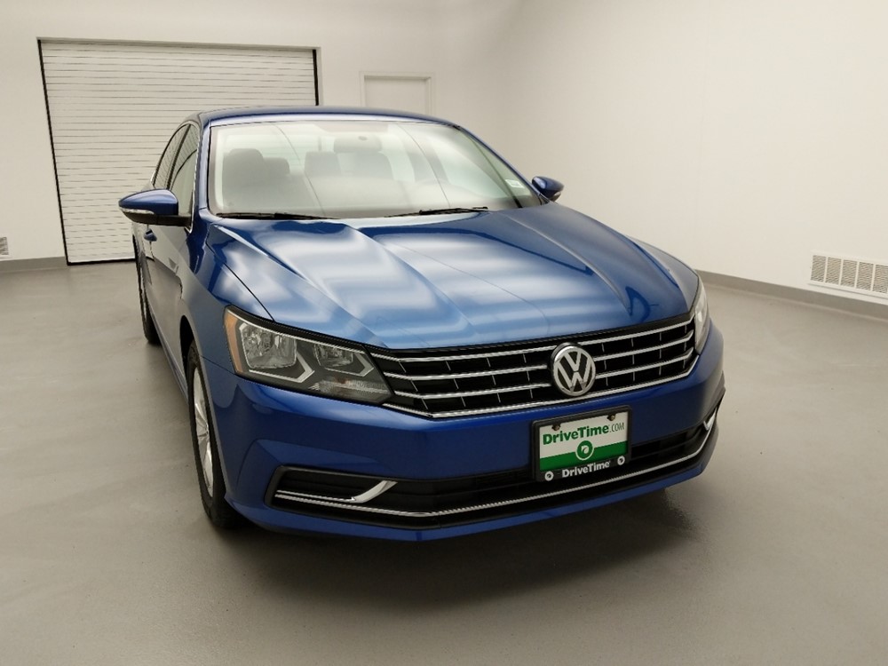 2017 Volkswagen Passat - Passenger Front Hood