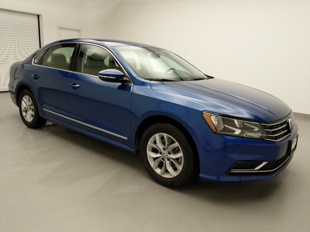2017 Volkswagen Passat - Passenger Front Side