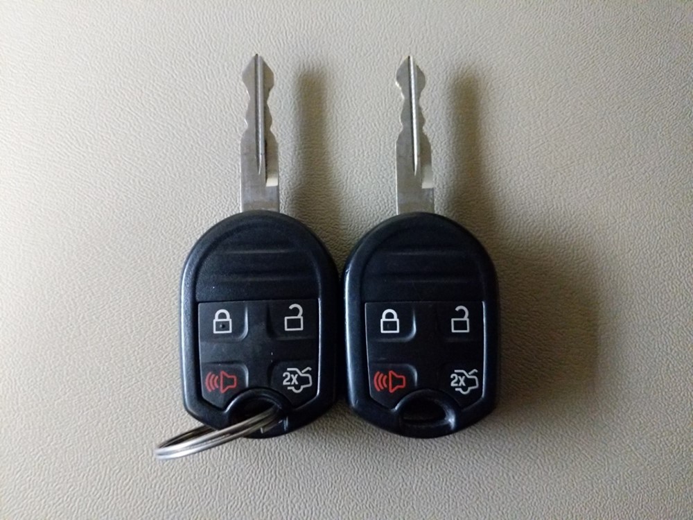 2014 Ford Taurus - Keys