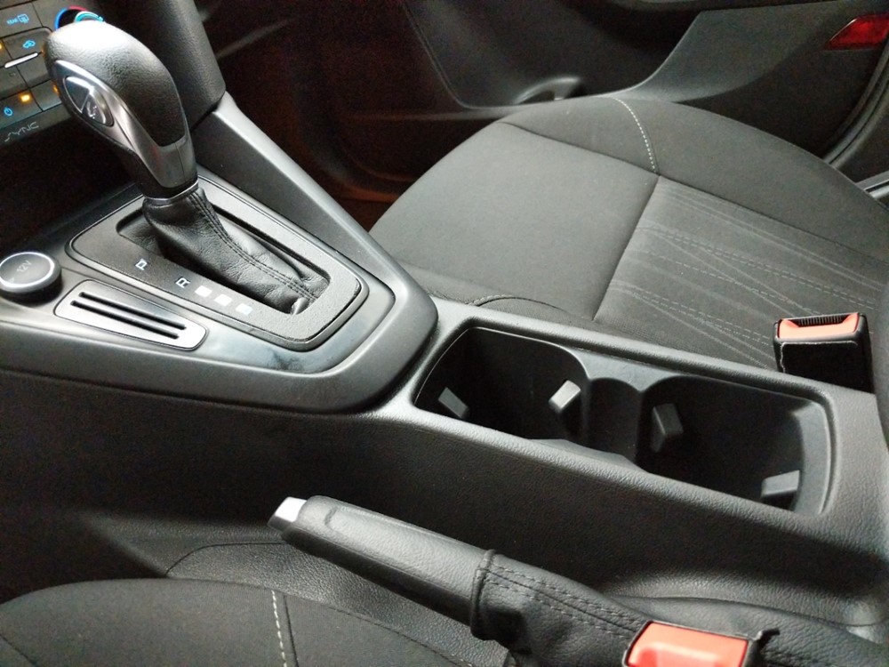 2017 Ford Focus - Center Console/Cup Holders