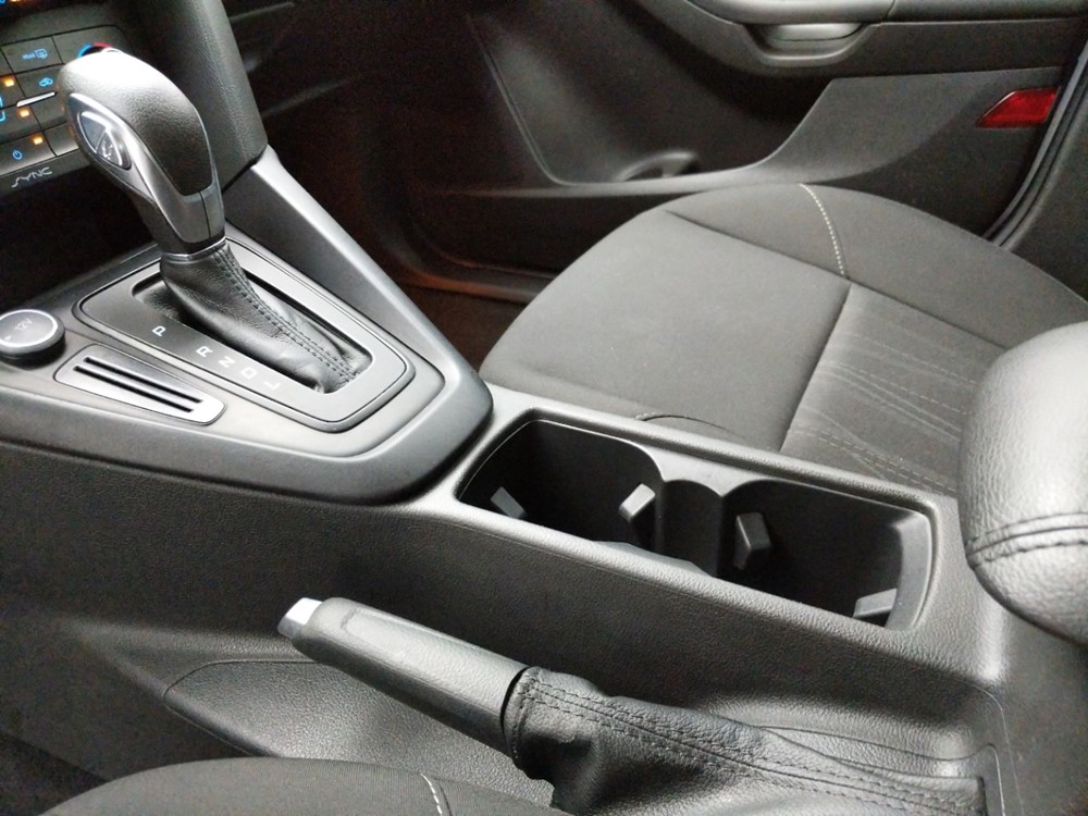 2017 Ford Focus - Center Console/Cup Holders