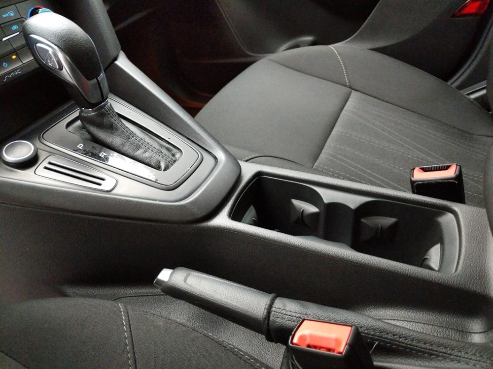 2017 Ford Focus - Center Console/Cup Holders