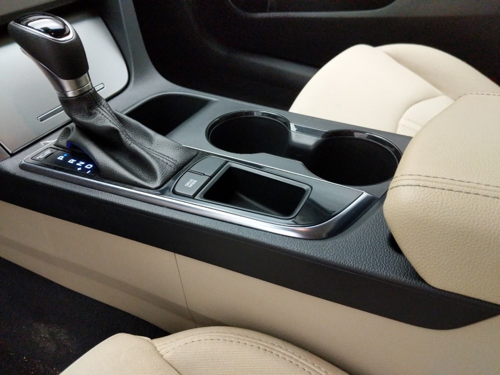 2017 Hyundai Sonata - Center Console/Cup Holders