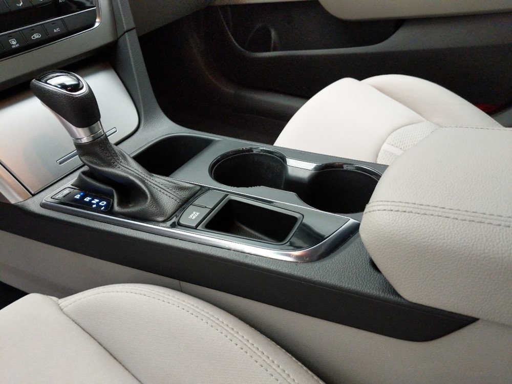 2017 Hyundai Sonata - Center Console/Cup Holders