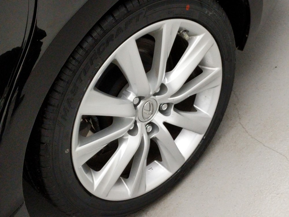 2016 Lexus IS 200t - Wheel