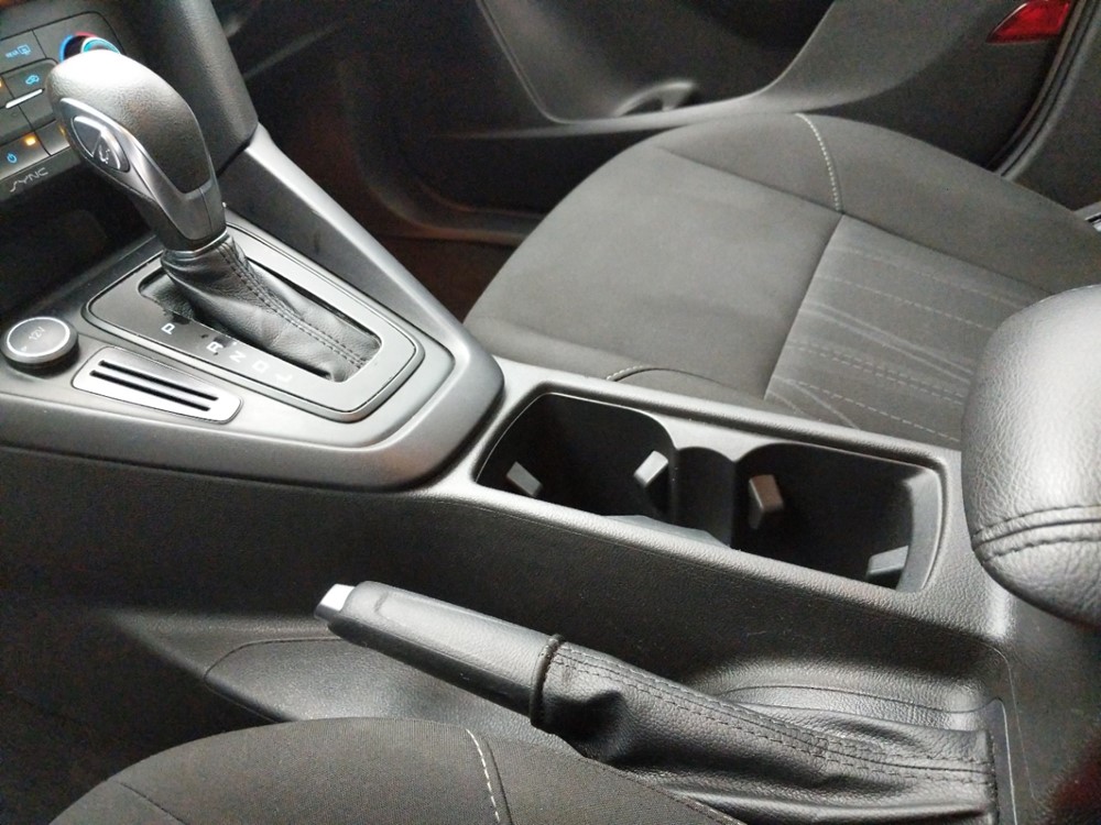2017 Ford Focus - Center Console/Cup Holders
