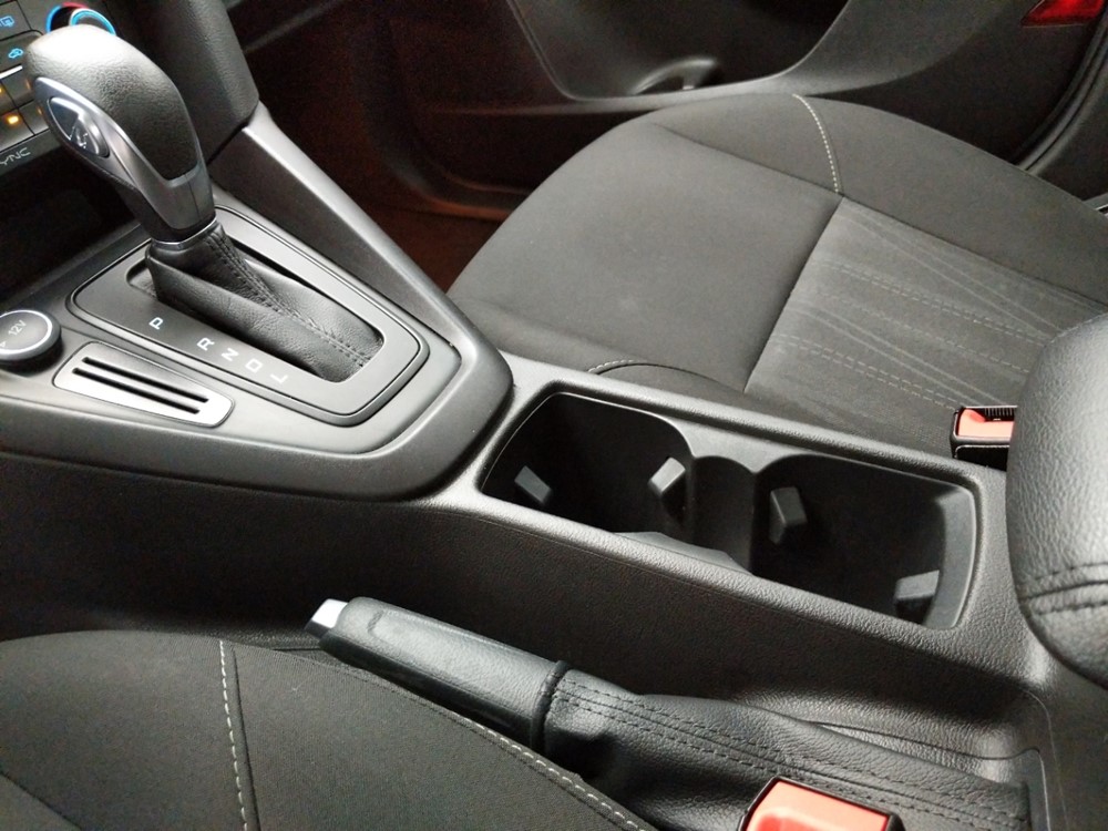 2017 Ford Focus - Center Console/Cup Holders