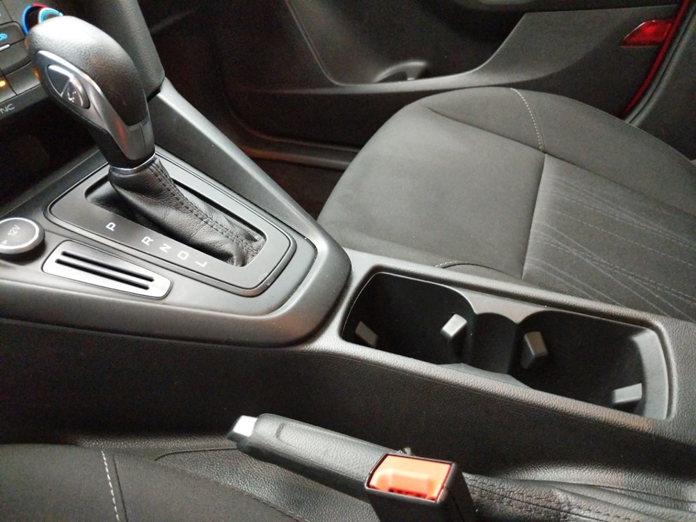 2017 Ford Focus - Center Console/Cup Holders
