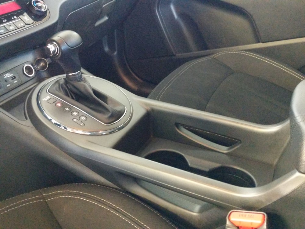2013 Kia Sportage - Center Console/Cup Holders