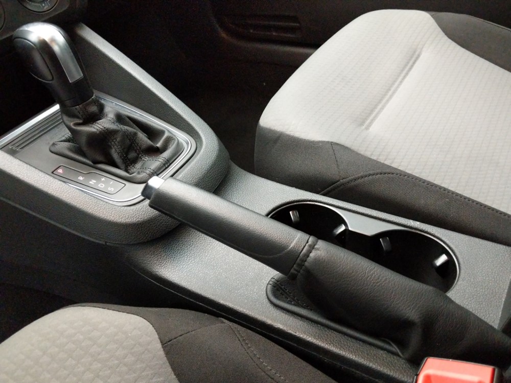 2017 Volkswagen Jetta - Center Console/Cup Holders