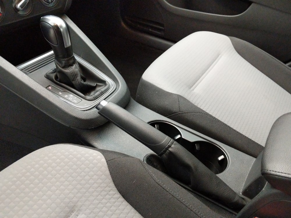 2017 Volkswagen Jetta - Center Console/Cup Holders