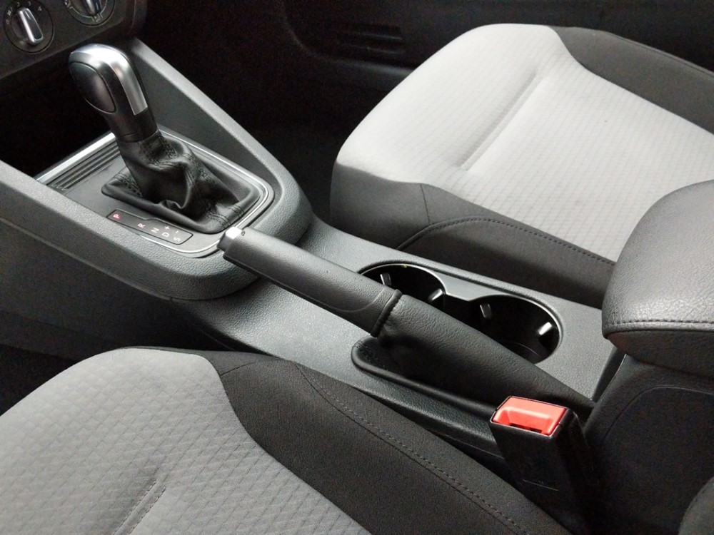 2017 Volkswagen Jetta - Center Console/Cup Holders