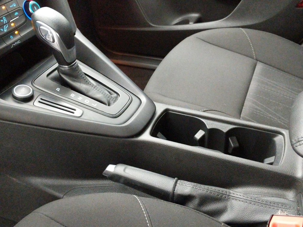 2017 Ford Focus - Center Console/Cup Holders