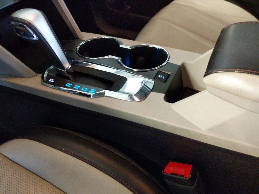 2011 Chevrolet Equinox - Center Console/Cup Holders