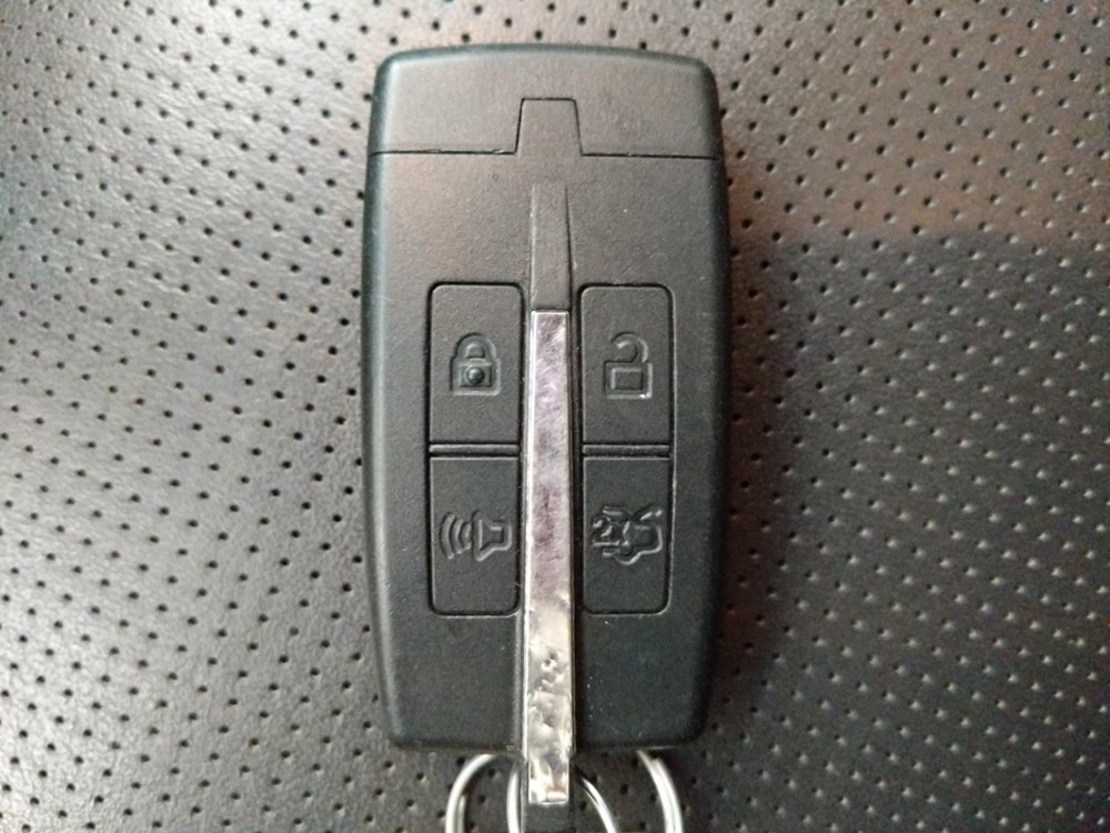 2010 Ford Taurus - Keys