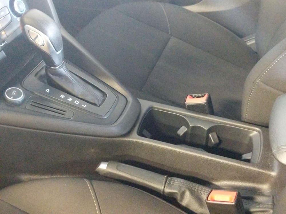 2017 Ford Focus - Center Console/Cup Holders