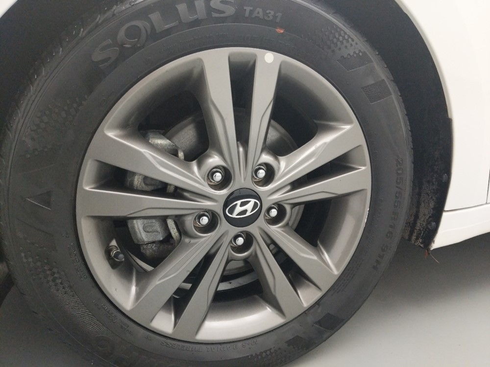 2018 Hyundai Elantra - Wheel