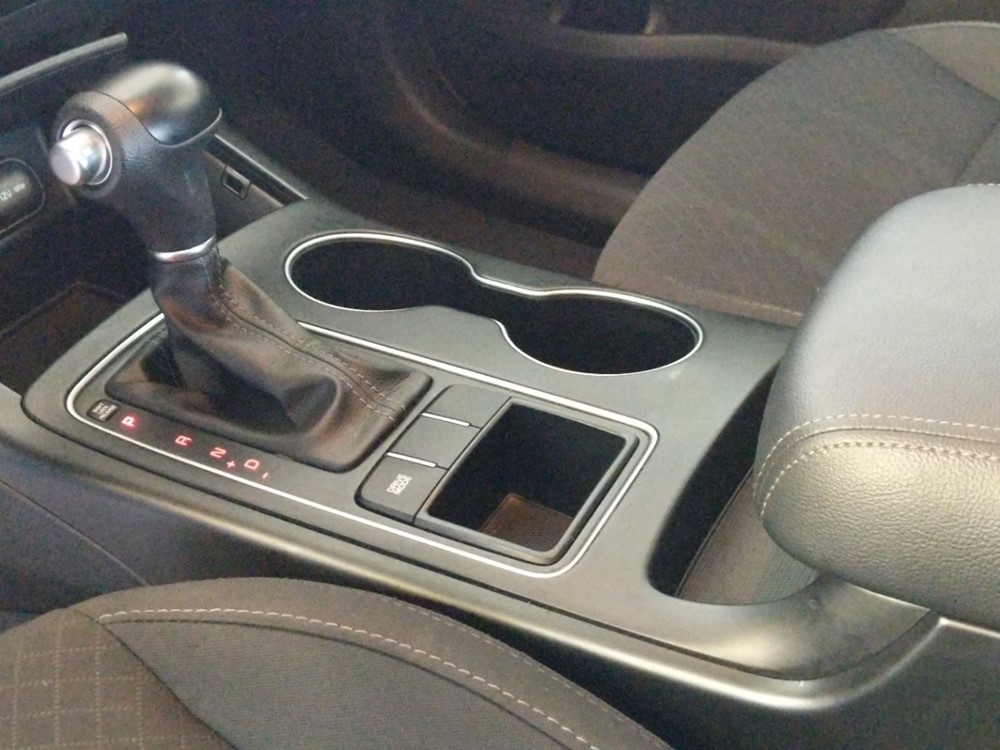 2018 Kia Sorento - Center Console/Cup Holders