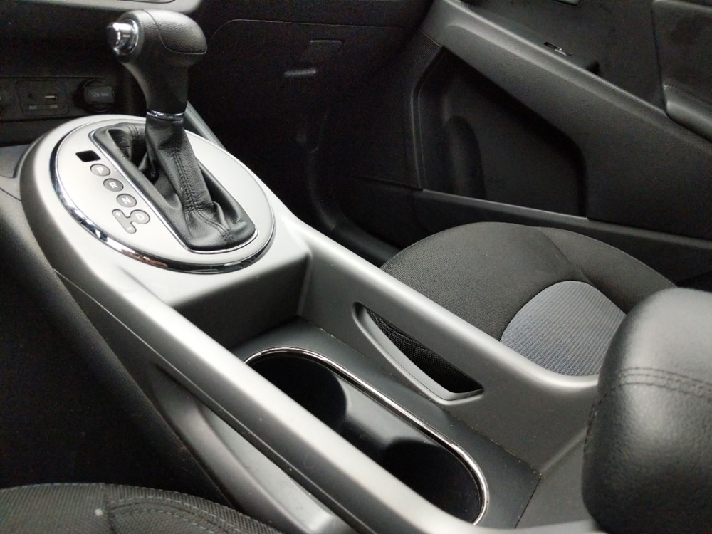 2016 Kia Sportage - Center Console/Cup Holders