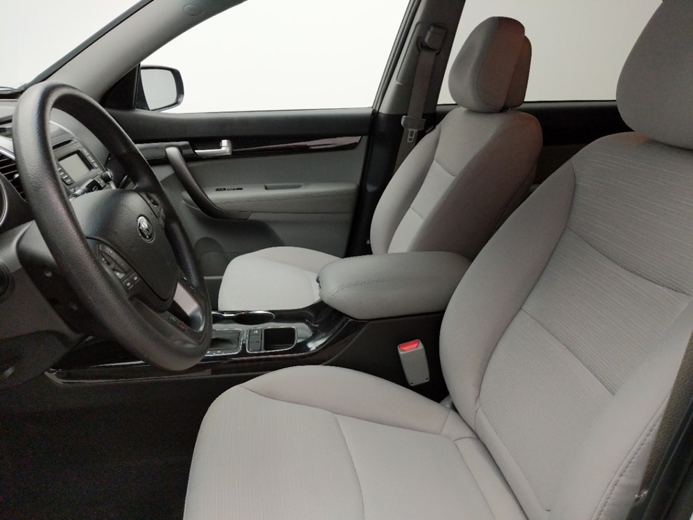 2014 Kia Sorento - Driver Front Seat
