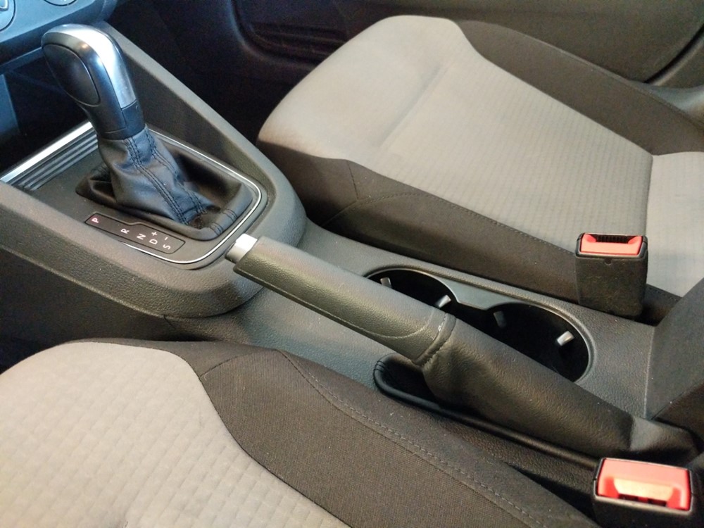 2017 Volkswagen Jetta - Center Console/Cup Holders