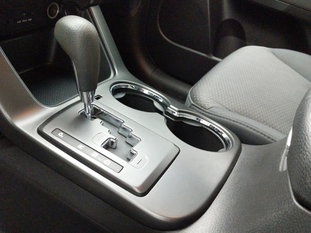 2012 Kia Sorento - Center Console/Cup Holders