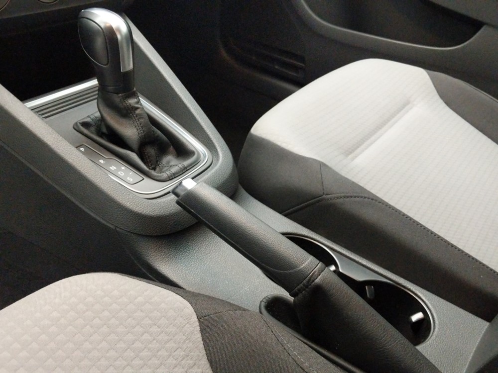 2017 Volkswagen Jetta - Center Console/Cup Holders